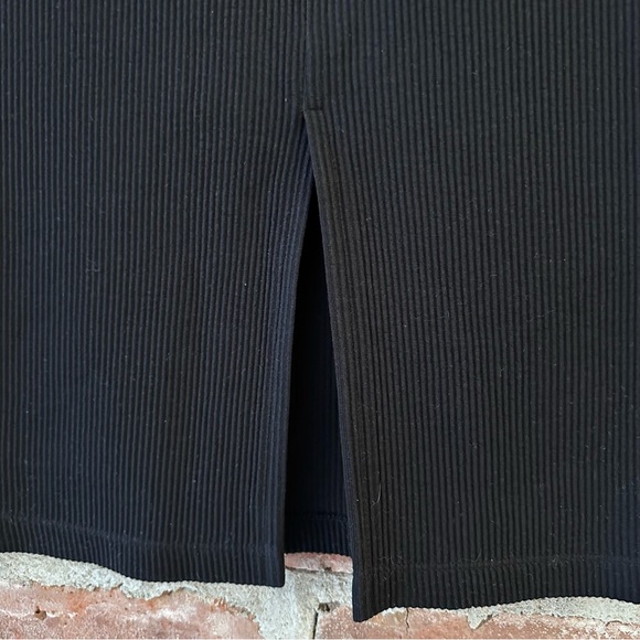 Uniqlo | Midi Pencil Skirt With Pockets - Picture 4 of 5